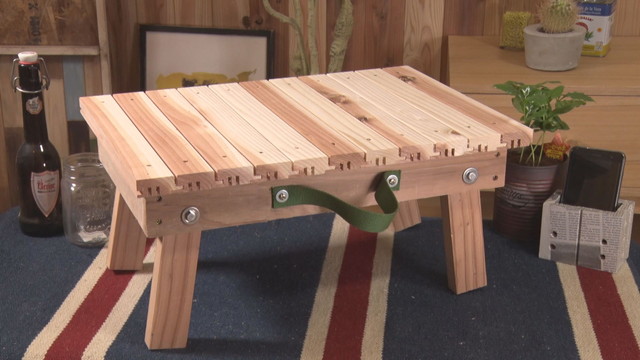 #32 脚の折り畳みが可能なピクニックテーブル