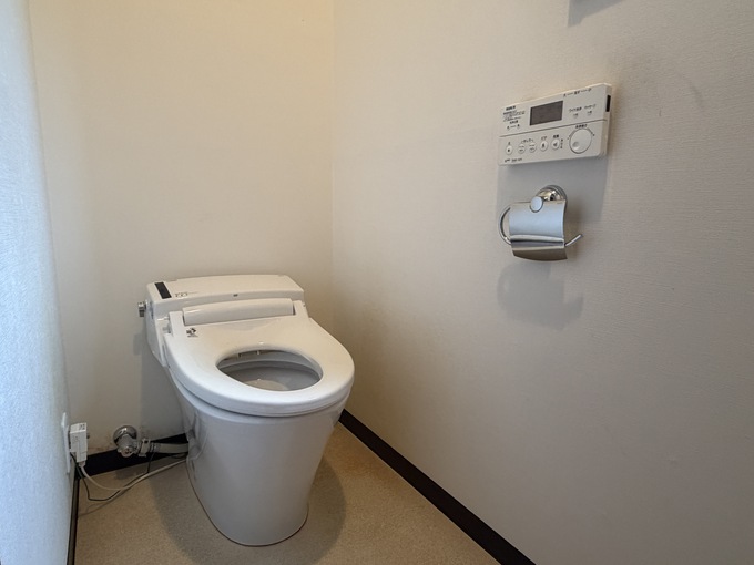 西宮市上甲東園｜トイレリフォーム施工前