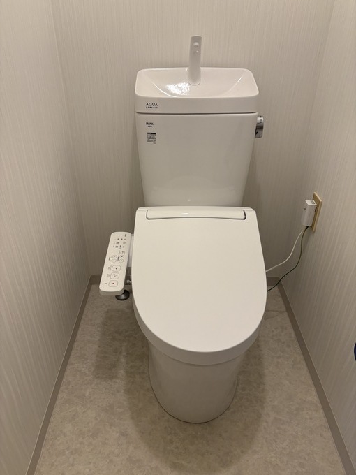 施工後　トイレ空間全景