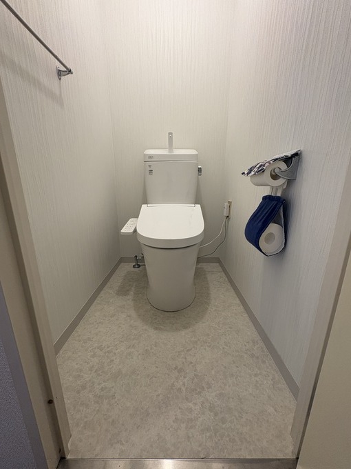 施工後　トイレ空間全景