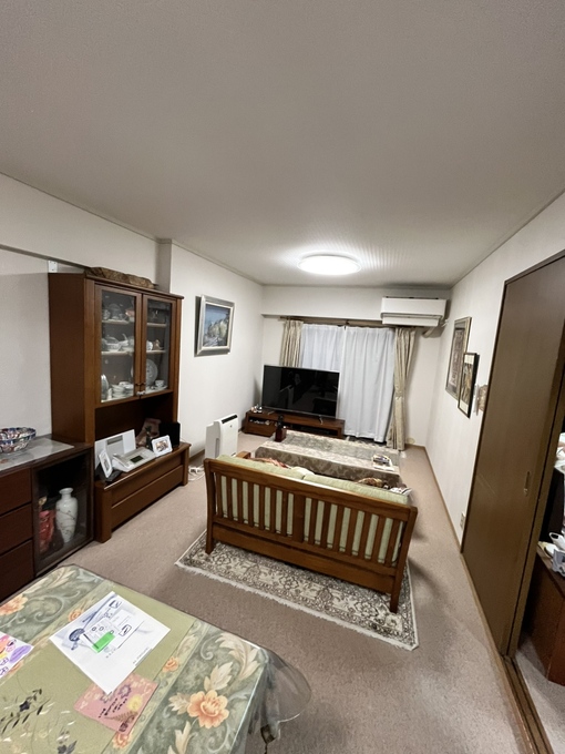 LDK・洋室リフォーム施工前|カーペット敷きのお部屋