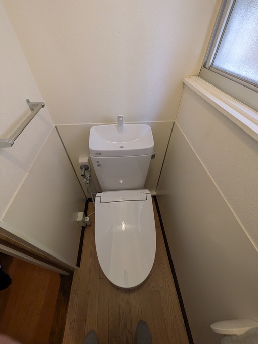 LIXILアメージュ便器設置後 正面写真