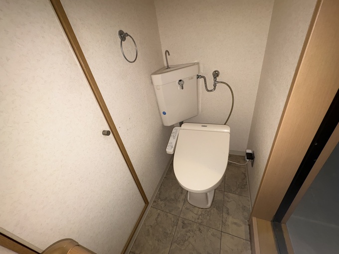 【施工前】西宮市小松南町 トイレリフォーム｜経年劣化したトイレ空間