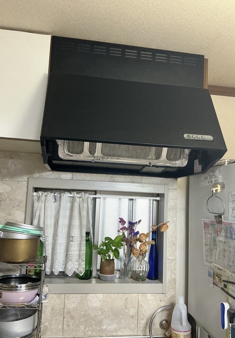 施工前:長年使用したブーツ型レンジフード