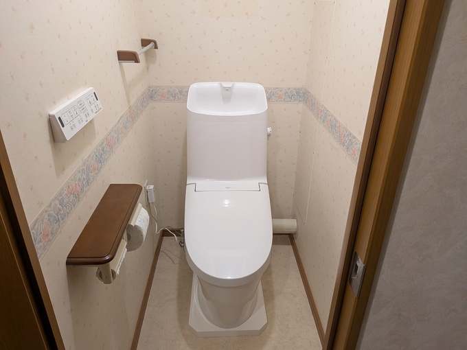 【施工後】正面から見たトイレ空間