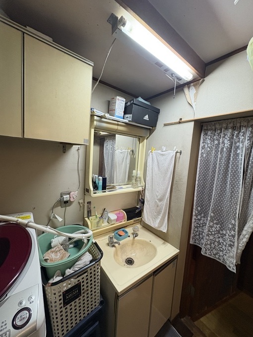 施工前｜昔ながらの洗面化粧台