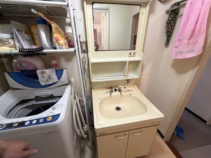 【施工前】収納・洗面ボウルの様子