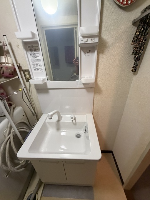【施工後】エコミラー付きで快適な洗面化粧台
