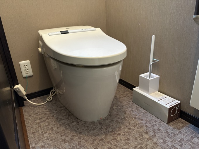 西宮市甲子園口 トイレリフォーム施工前｜既設トイレ交換前