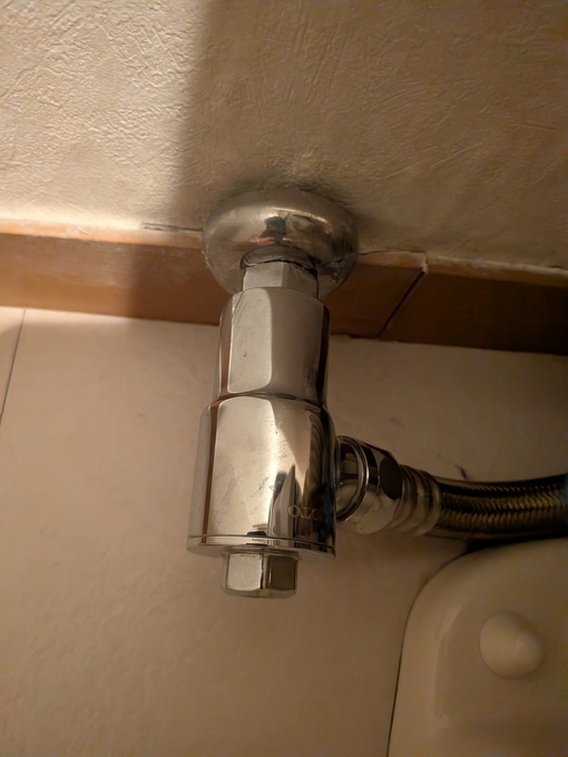 豊中市トイレ修理|既存フレキ管・接続部分の状態