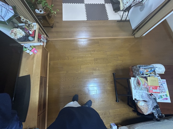「西宮市宮前町 マンション床リフォーム｜施工前のリビングフローリング」