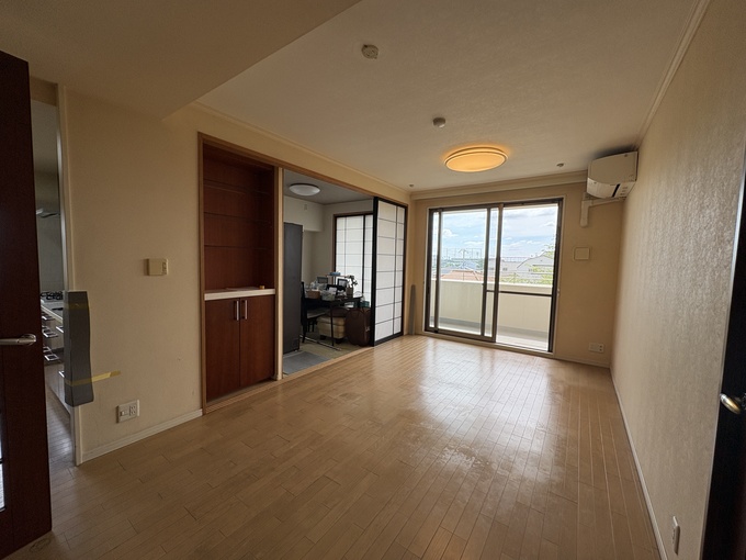 西宮市段上町 マンションLDK内装リフォーム施工前｜フローリング・クロス貼替前