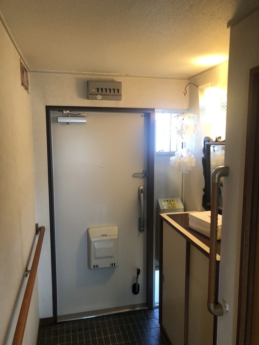 豊中市上野東 マンション内装リフォーム施工前|玄関から続く既存廊下
