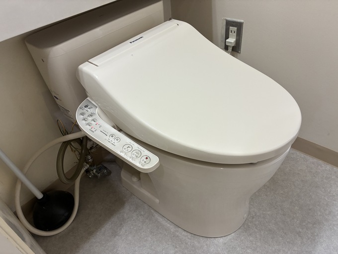 「施工後｜TOTOパブリックコンパクト便器・フラッシュタンク式」