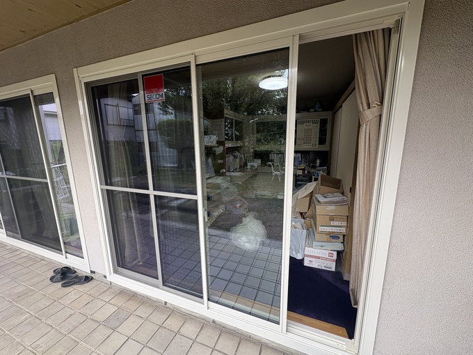 施工後｜既存枠を美しくカバーしたLIXILリプラス（室外側）