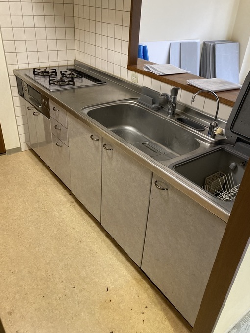 施工前｜設備と内装の経年が見られたマンションキッチン