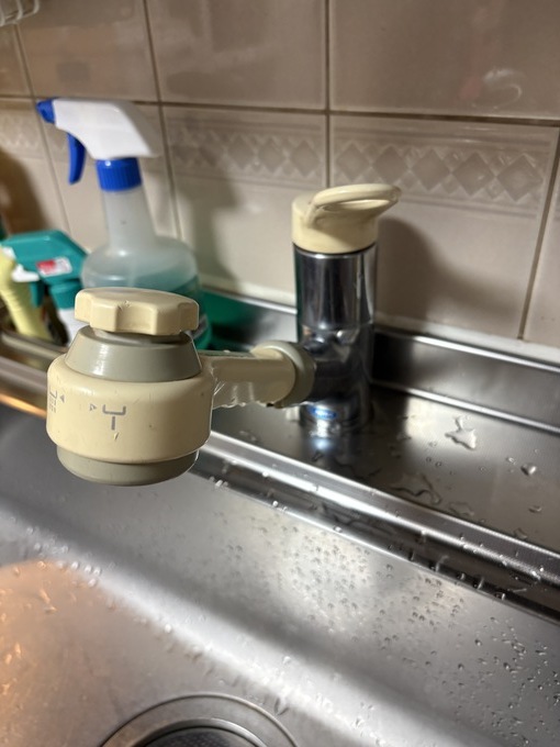 【施工前】西宮市上田中町｜交換前のキッチン水栓と浄水器