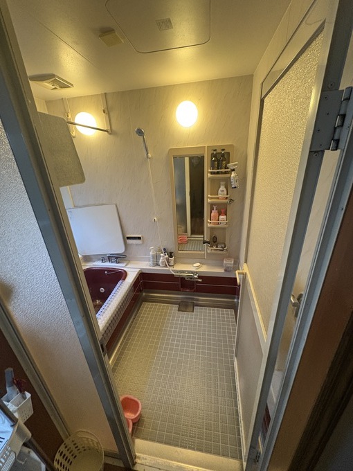 施工前｜設備と内装の経年変化が見られた浴室