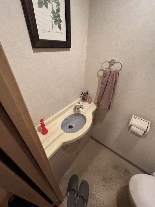「西宮市甲子園北町マンション トイレリフォーム施工前｜既存手洗い器」