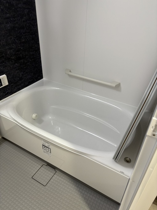 【施工後】浴槽と握りバーまわり