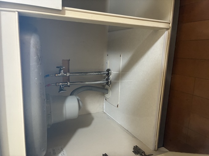 施工後｜排水ホース交換・床下補強後の収納内部