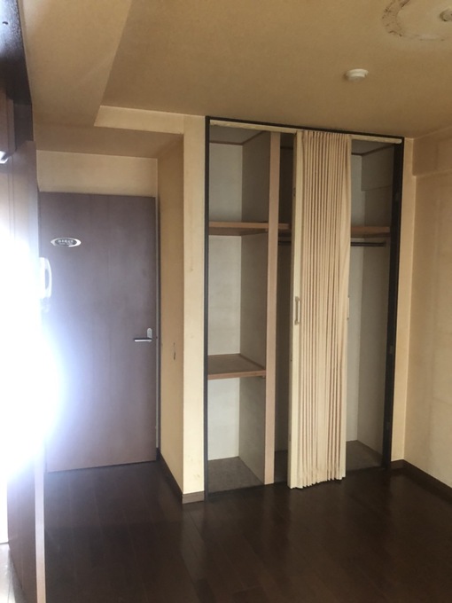 豊中市東豊中町 洋室リフォーム施工前|既存フローリング・アコーディオン収納