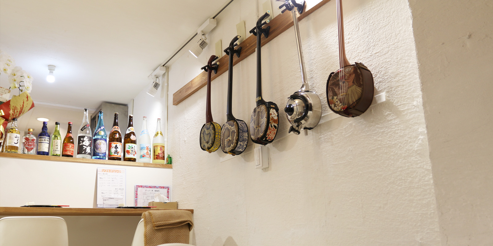 7坪の小さな沖縄料理店＆三線カフェ