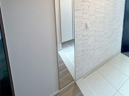 LIXILエコカラットで魅せる！スタイリッシュな玄関特集