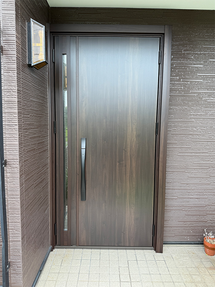 知多市 C様邸-玄関ドアリフォーム施工後01