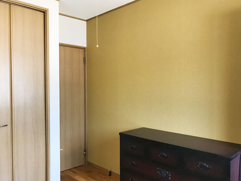 福山市 洋室とトイレのイメージをおしゃれに変えた壁紙
