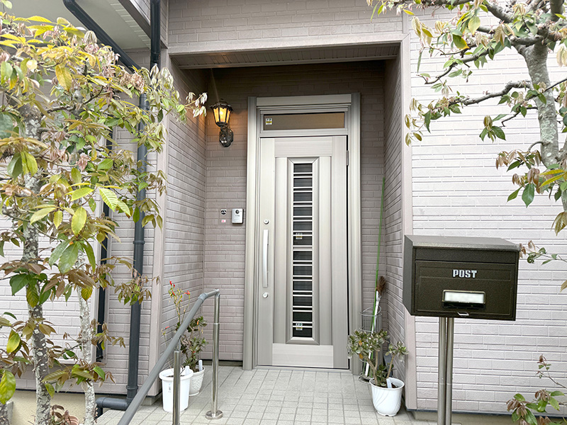 磐田市 T様邸-玄関ドアリフォーム施工後01