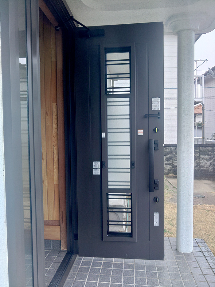 知多郡南知多町 I様邸-玄関ドアリフォーム施工後02