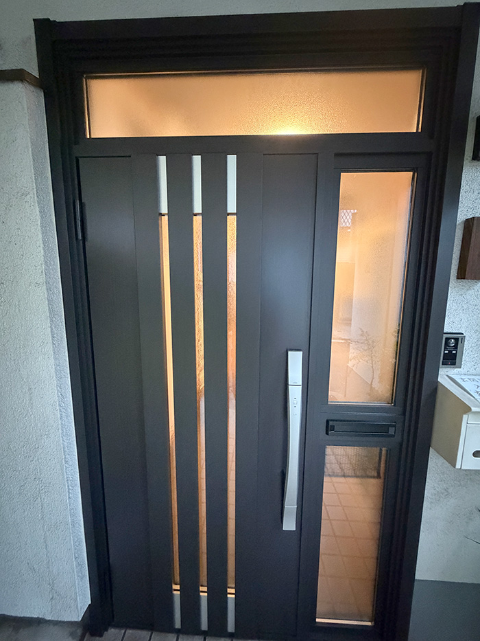 姫路市 F様邸-玄関ドアリフォーム施工後01