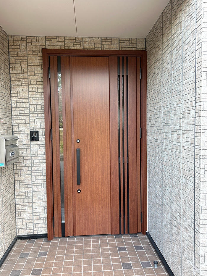 津島市 A様邸-玄関ドアリフォーム施工後02