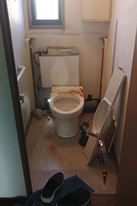 一宮市 A様邸-トイレリフォーム施工中01
