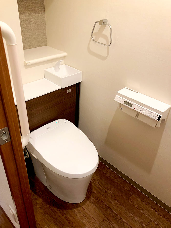 板橋区のトイレリフォーム事例 余分なものを隠してスッキリ 希望日に合わせ1日で完成したトイレ