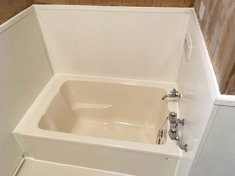 文京区のバスルームリフォーム事例 浴槽サイズそのままに ひんやりしない床が嬉しい浴室