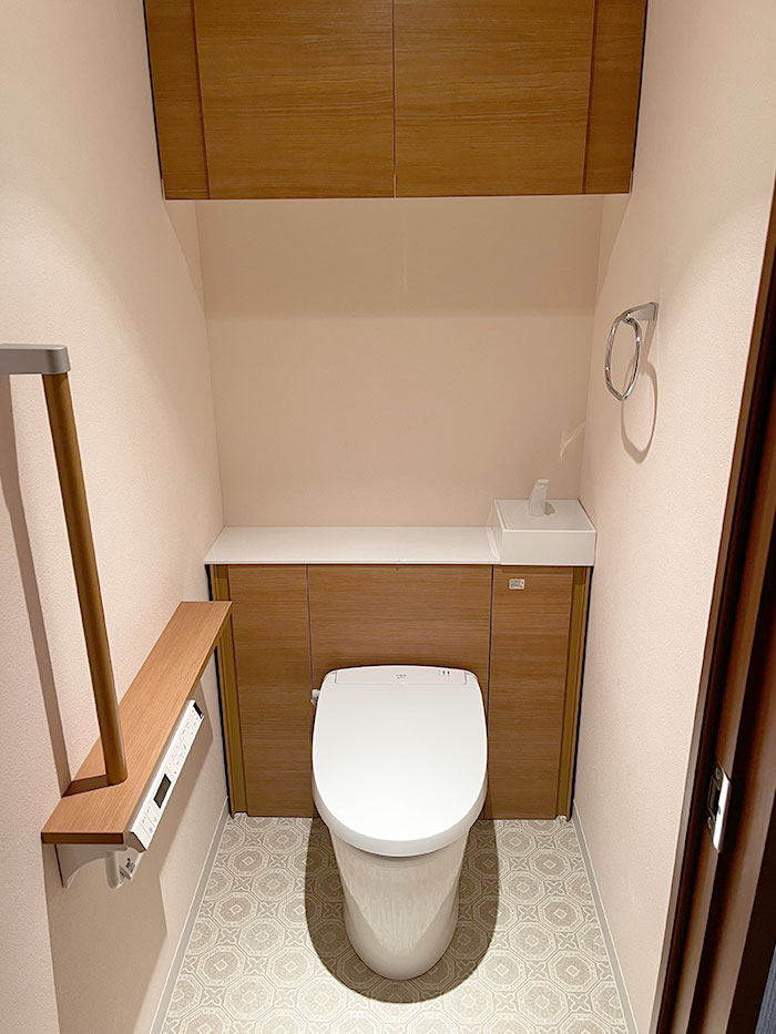 収納力が向上した、統一感あるレストルーム | トイレリフォーム市場