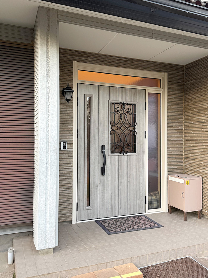 前橋市 A様邸-玄関ドアリフォーム施工後01