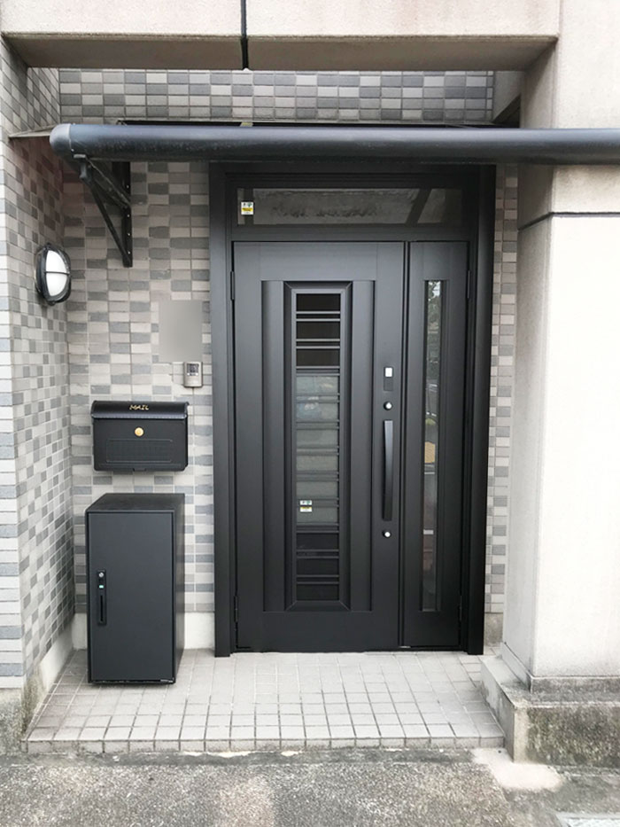 名古屋市西区 黒で統一したかっこいい玄関ドア ポスト 宅配ボックス