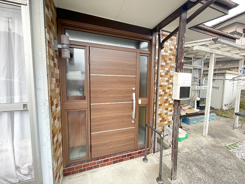 仙台市太白区 E様邸-玄関ドアリフォーム施工後01