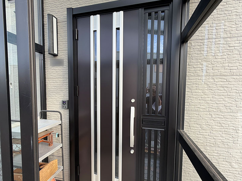 札幌市豊平区 S様邸-玄関ドアリフォーム施工後02