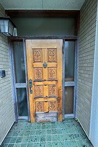 世田谷区F様邸のリフォーム前玄関ドア