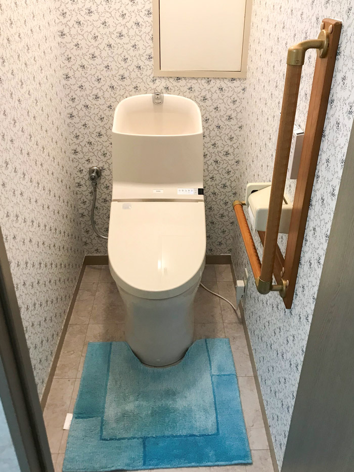 小金井市のトイレリフォーム事例 節水もでき一回り小さい最新式のトイレ