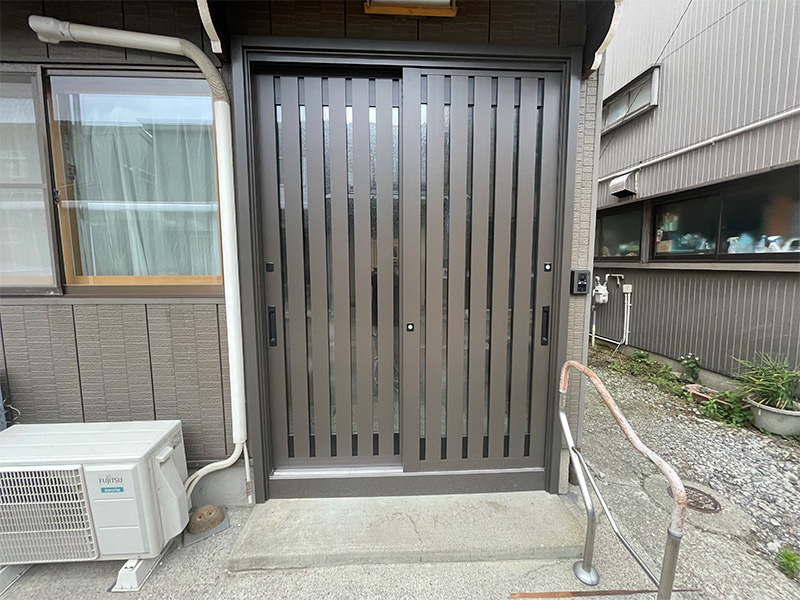 富山市 M様邸-玄関ドアリフォーム施工後01