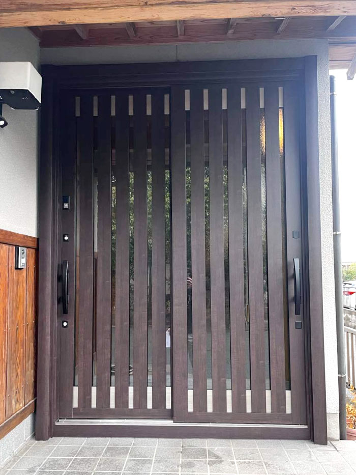 北九州市八幡西区 T様邸-玄関ドアリフォーム施工後01