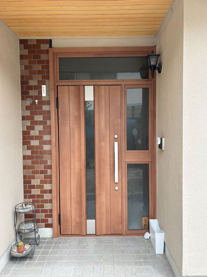 四日市市 I様邸-玄関ドアリフォーム施工後01