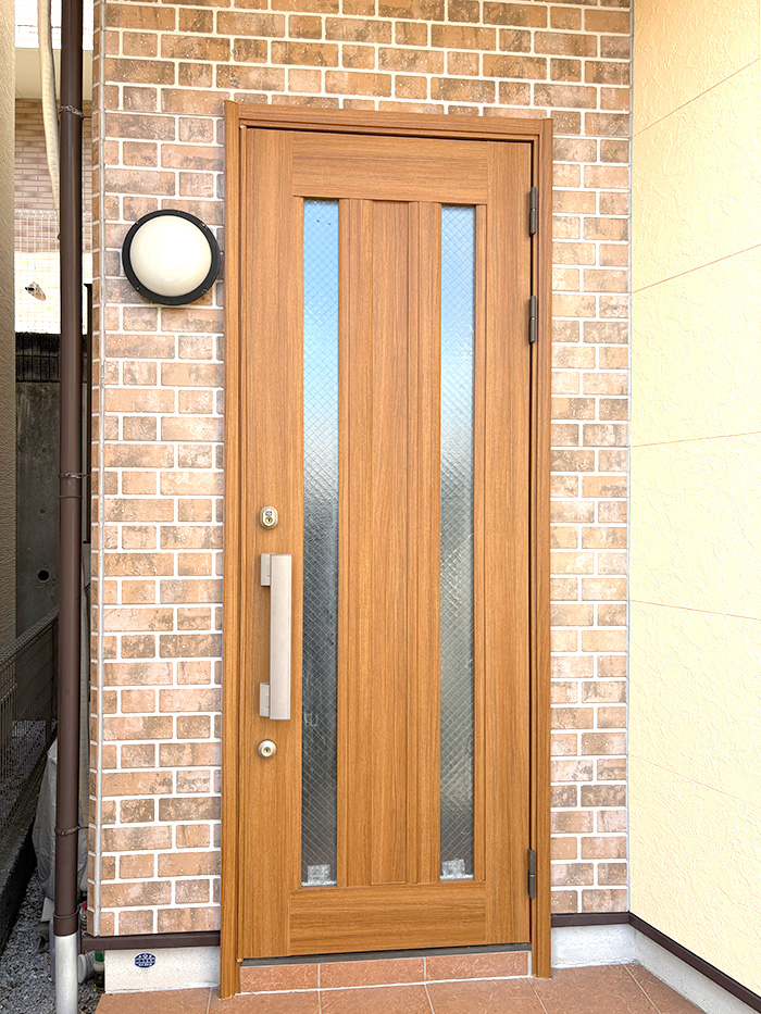 横浜市鶴見区 K様邸-玄関ドアリフォーム施工後01