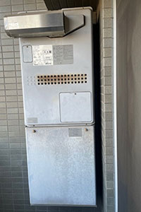 川崎市川崎区 T様邸-バスルームリフォーム, 給湯器・エコキュート交換施工前03